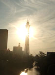 2010.6.6<br>福神橋から、夕日に透けるスカイツリー。<br>(c)てぃんまま
