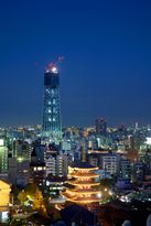 2009.12.4<br>伝統の町、浅草に建つスカイツリー<br>(C)大林組