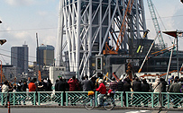 2010.3.29<br>338メートルに達し、日本一となりました。<br>その瞬間を捉えようと、周辺は大勢の人で溢れました。